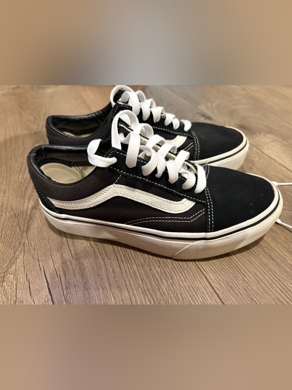 Platform Vans Black and White Old Skool Low-Top Sneakers